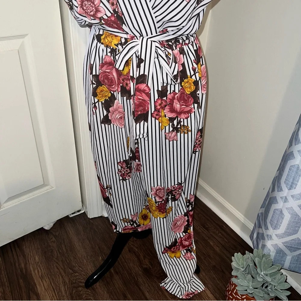 Boutique New Plus Size floral Romper - Picture 2 of 12